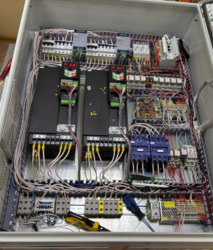 Поставка шкафа управления для ООО «Кемеровский машиностроительный завод»